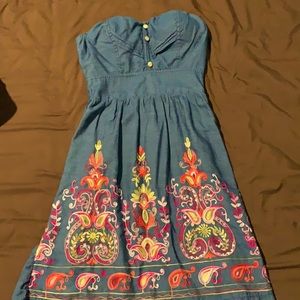 Short blue jean dress with hand embroider pattern